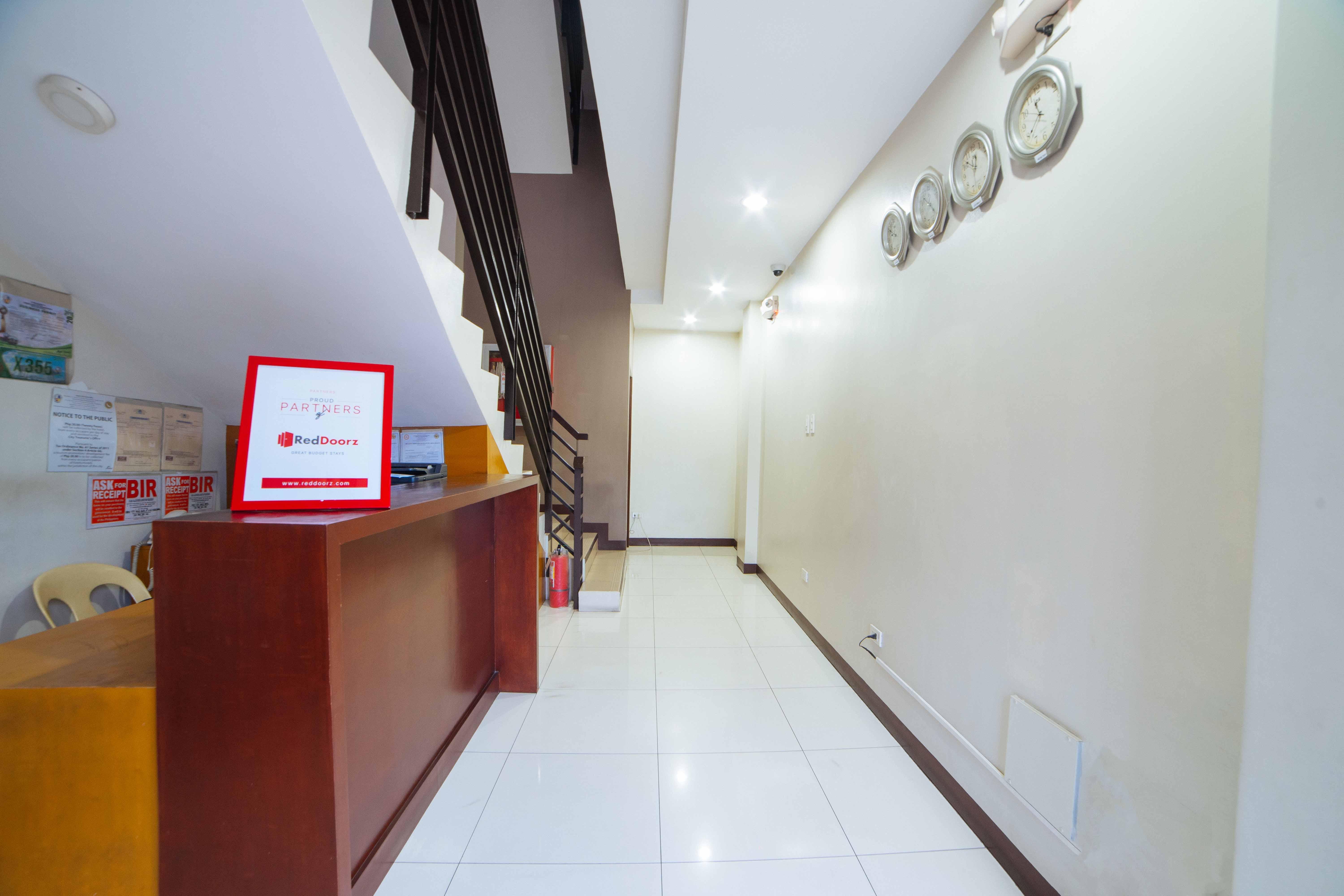 Reddoorz Near Angeles University Foundation Exterior foto